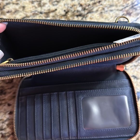Fossil wallet, with tag but missing strap to turn into purse. - Picture 4 of 5